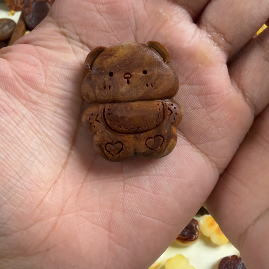 正***噜琥珀未镶嵌珠宝奇石