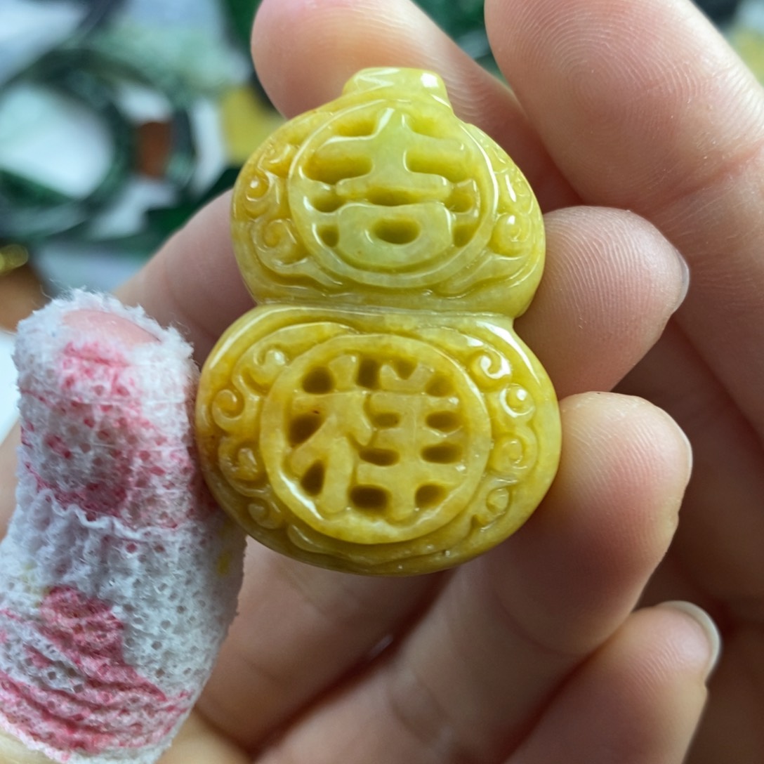 翡翠颈饰未镶嵌家**女吊坠