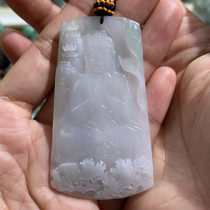 翡翠颈饰未镶嵌被****的翡翠