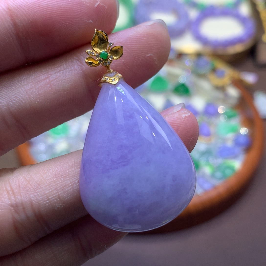 翡翠18K金镶嵌颈饰