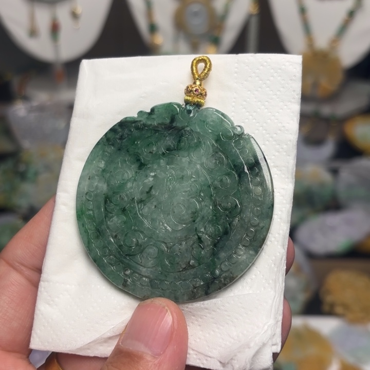 翡翠颈饰未镶嵌吊坠