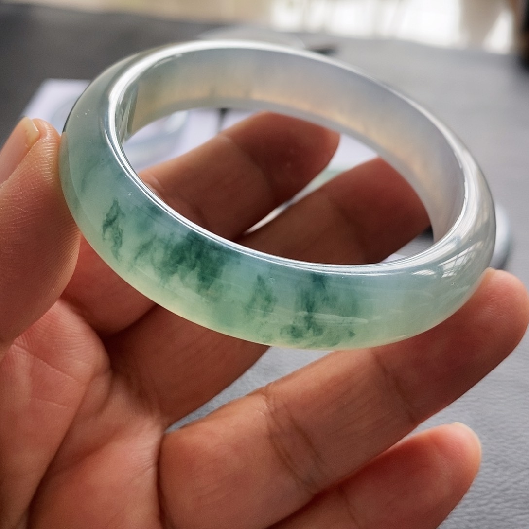 翡翠手镯（贵妃镯）未镶嵌天然翡翠手镯