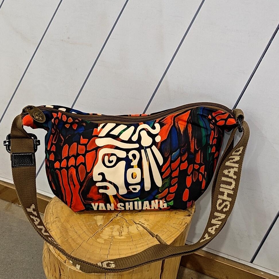 阎双创造宠粉款斜挎饺子包百搭单肩3325彩石