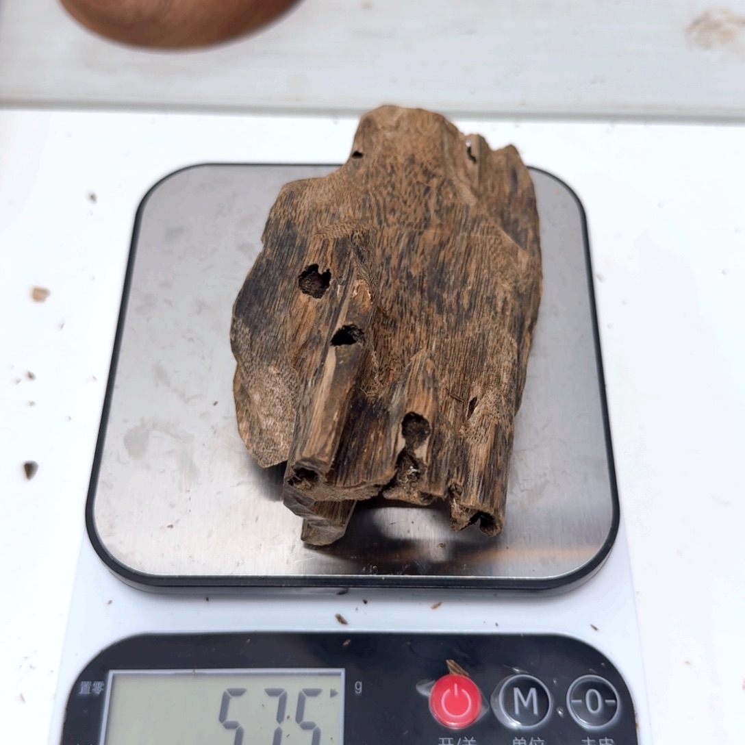 沉香沉香枕绿奇楠虫漏料 57克