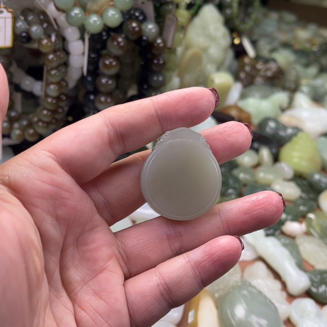 刘***娟和田玉未镶嵌吊坠(不含链)