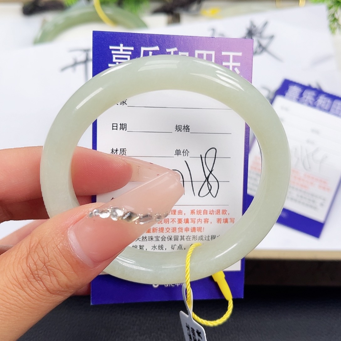 和田玉手镯未镶嵌