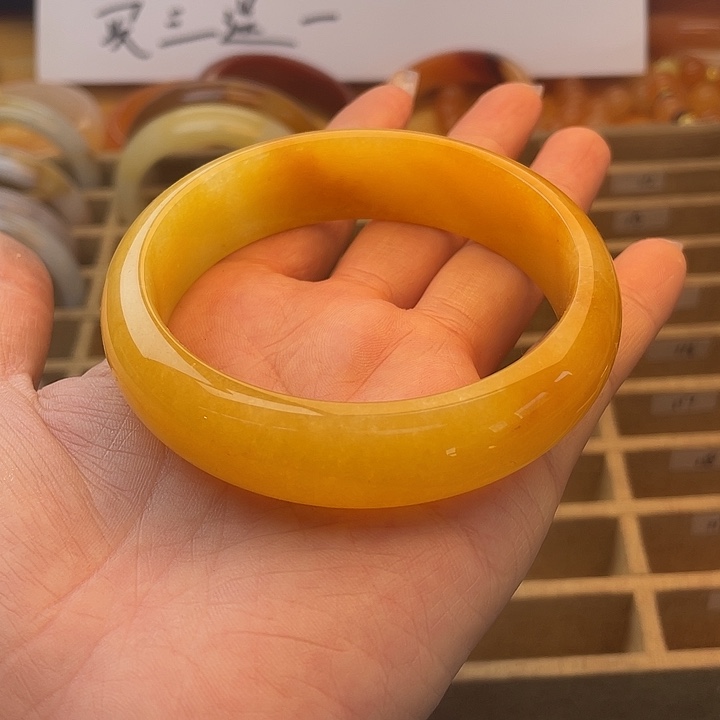 石英岩玉未镶嵌手镯93