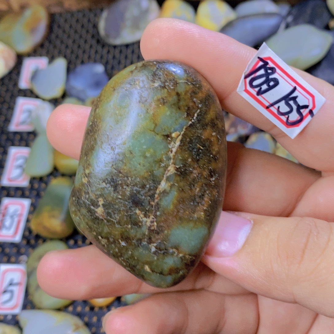 颈饰未镶嵌和田玉（糖玉）