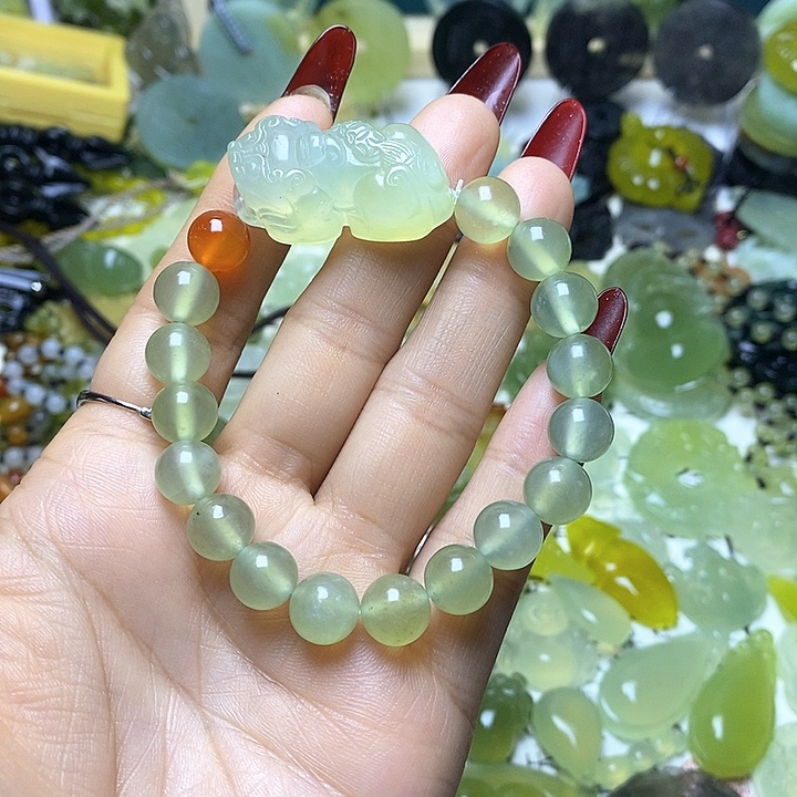 蛇纹石玉颈饰未镶嵌