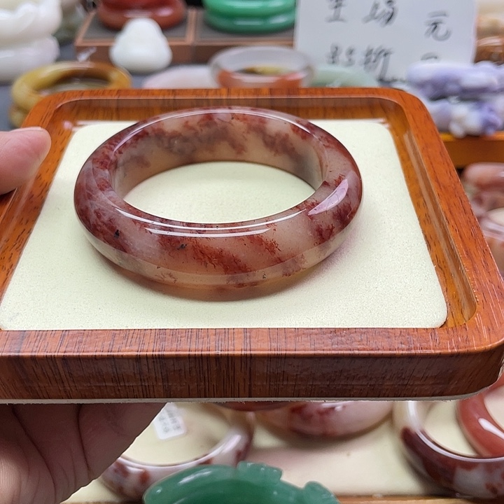 未镶嵌手镯石英质玉平*