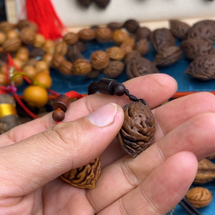 球***林木质非金属桃枭吊坠桃枭吊坠