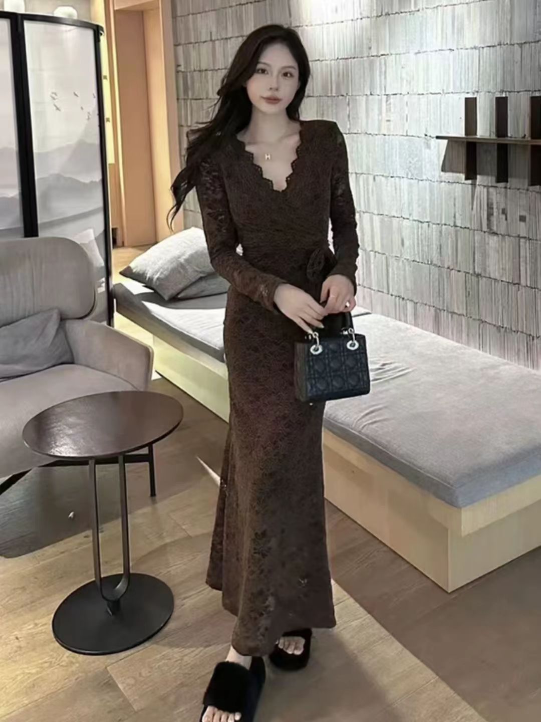 秋冬名媛蕾丝V领飘带长袖连衣裙女新款气质修身显瘦收腰长裙