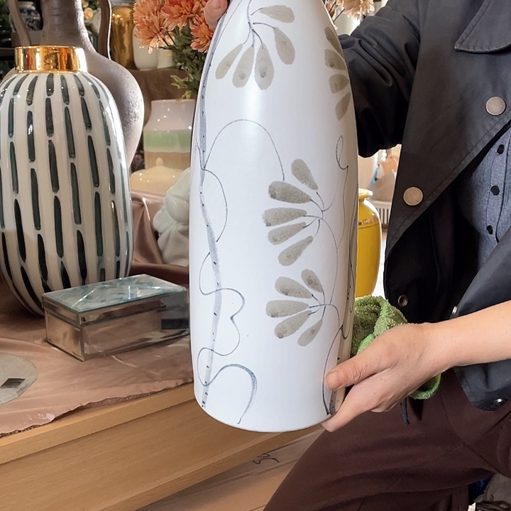 陶瓷花瓶，仿真绿植。