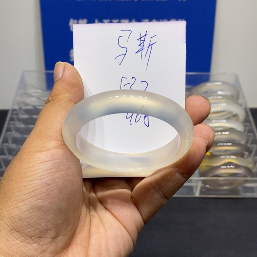 笃***橘玛瑙/玉髓未镶嵌手镯