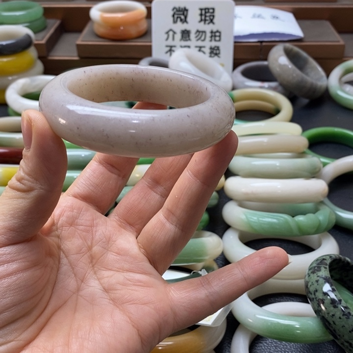 石英质玉手镯未镶嵌