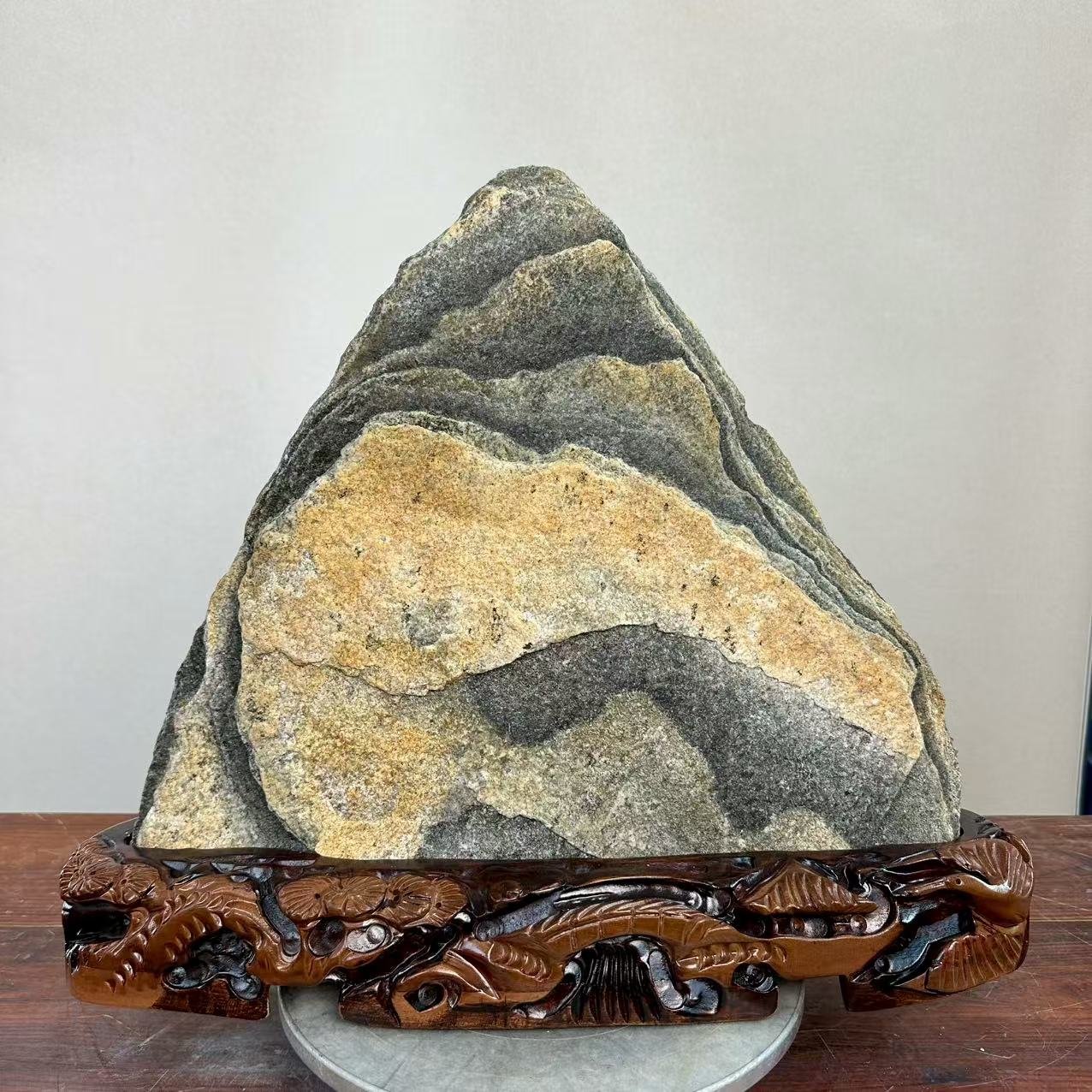 《日照金山》，尺寸：长55*高47*厚16cm，重量42斤。室内摆件
