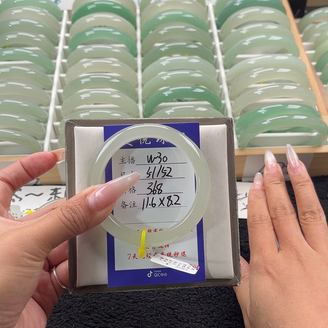 石英质玉手镯未镶嵌宝*