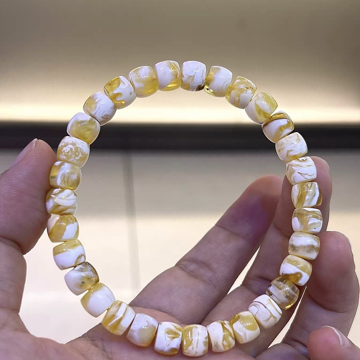蜜蜡手串 7.6mm 俄料橘底溶洞金瓷白直切手串，重7.92克，颗颗甄选