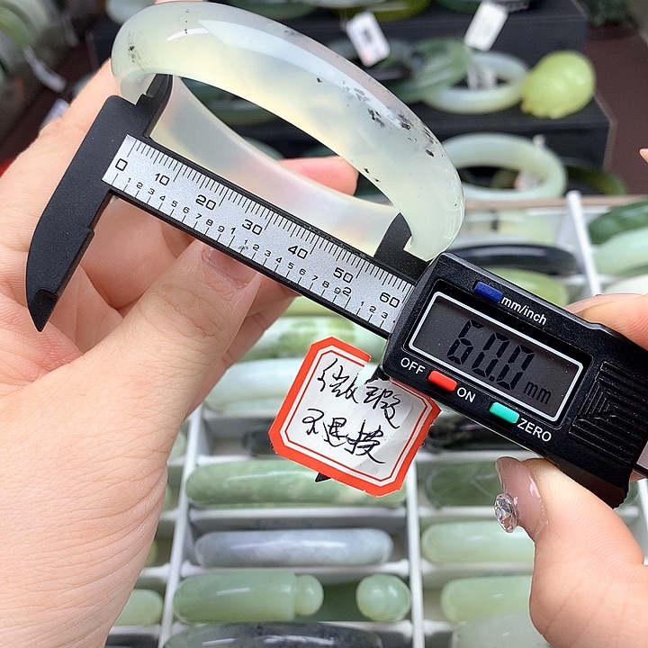 蛇纹石玉手镯未镶嵌671