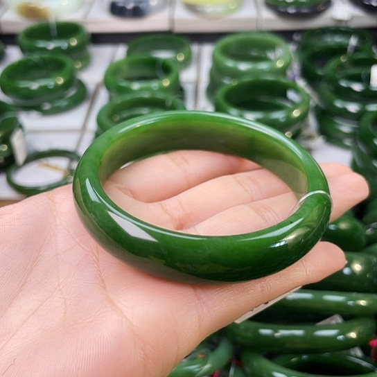 和田玉（碧玉）未镶嵌手镯