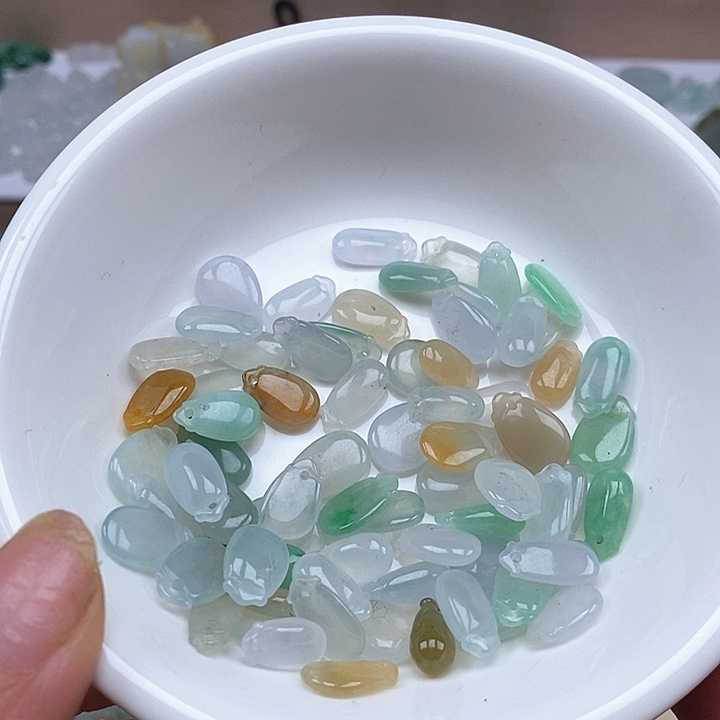翡翠颈饰未镶嵌一个25