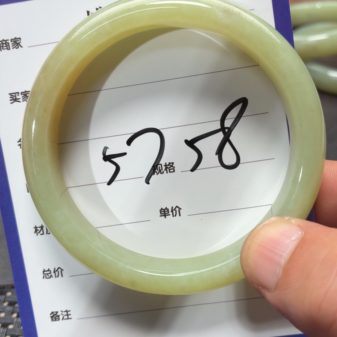 未镶嵌手镯和田玉