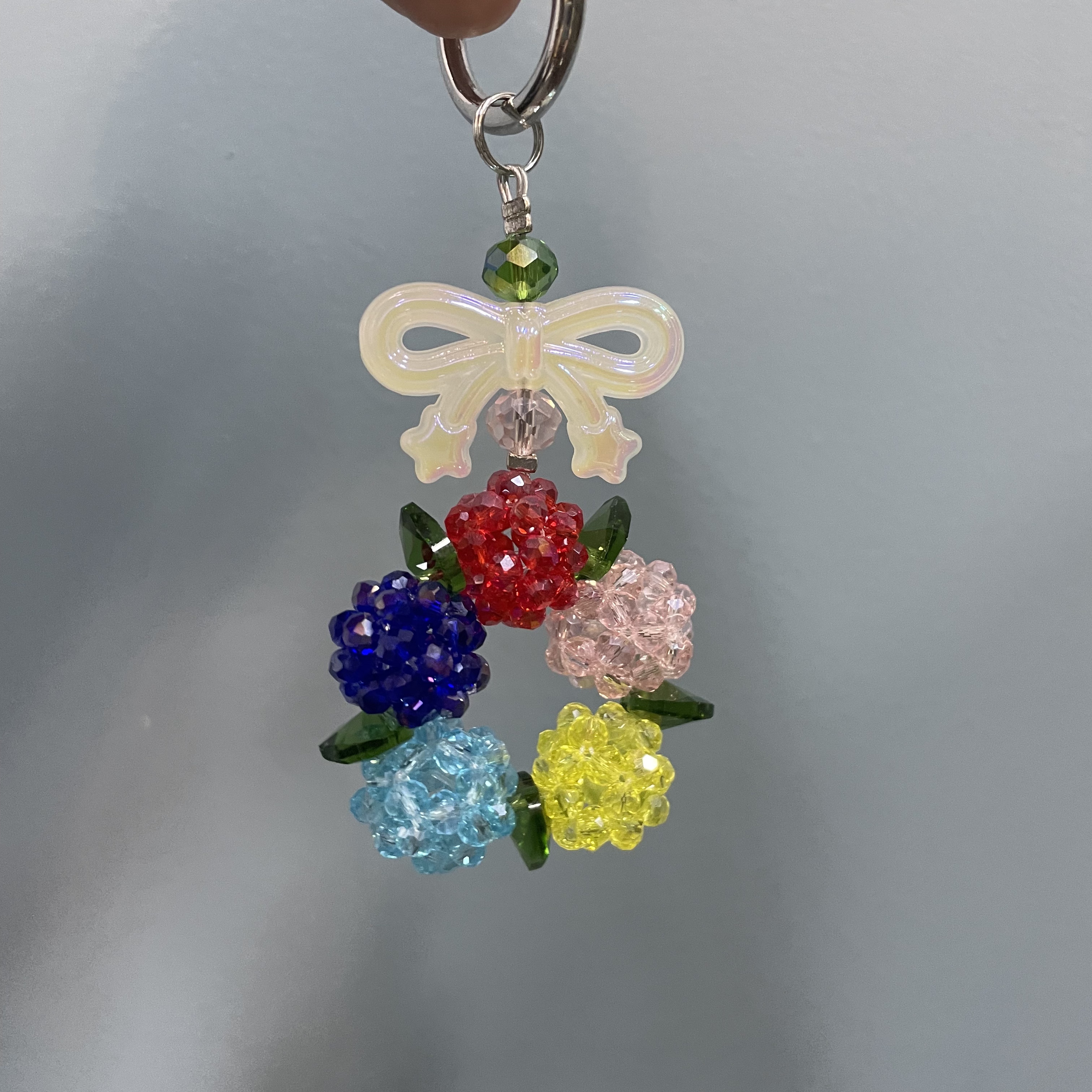 彩色系花球款手机坠E324