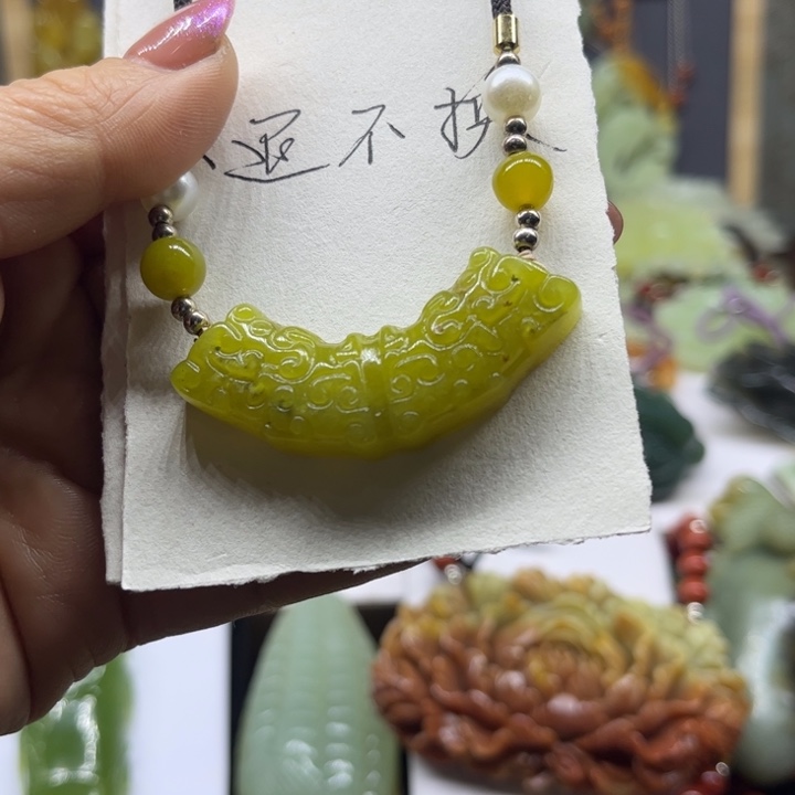 蛇纹石玉未镶嵌颈饰