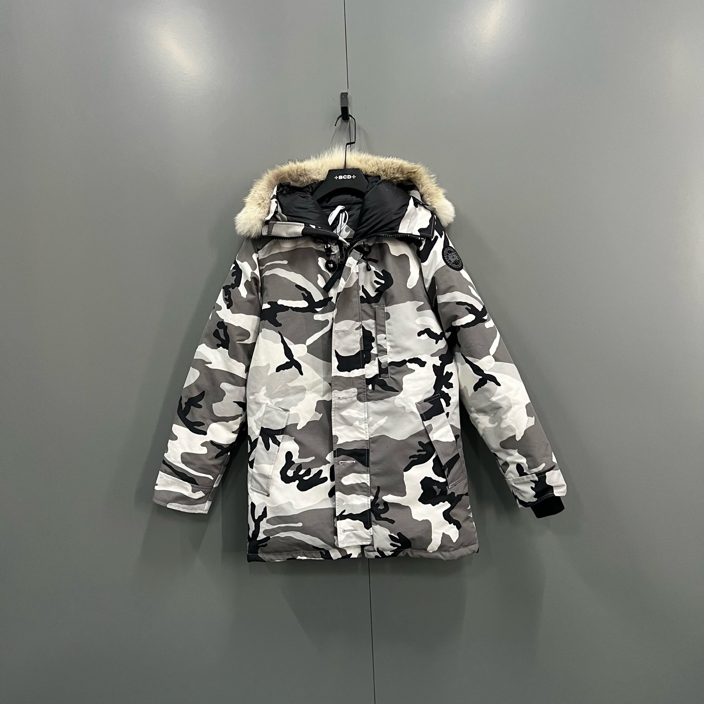 95新 CANADA GOOSE jp 黑标迷彩派克羽绒服 M码 020736