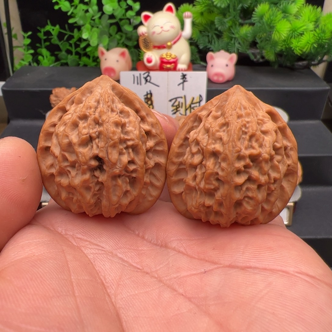 恸****把件文玩核桃原生态金牛，尺寸38