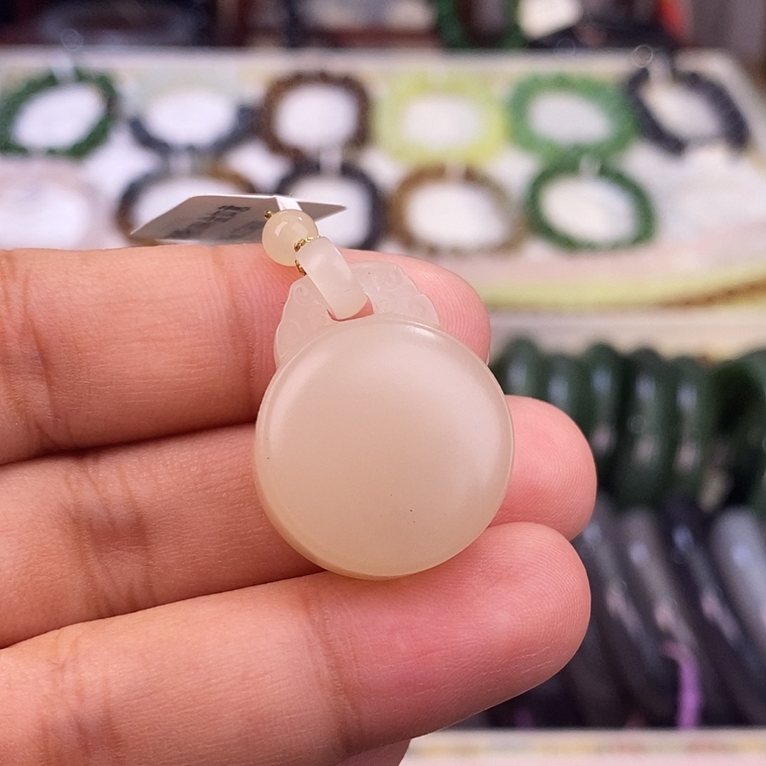 颈饰未镶嵌和田玉收藏级熟藕粉脂膏级老矿料红粉金镶一体工圆牌