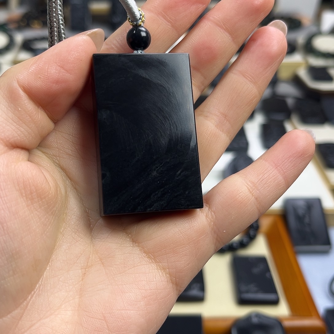 @***叔和田玉（墨玉）未镶嵌颈饰35钢板意境水线包容