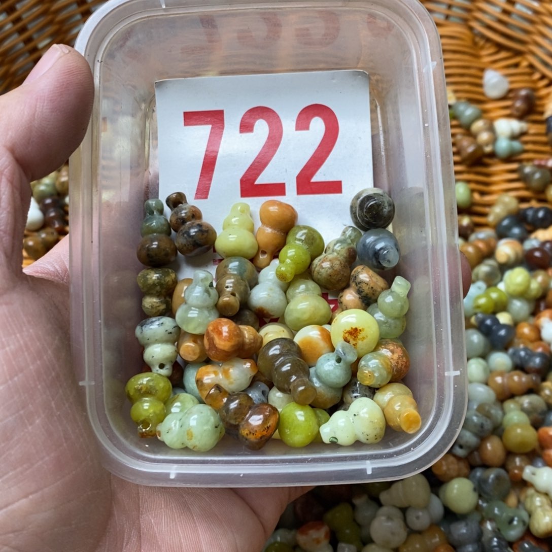 蛇纹石玉挂坠未镶嵌