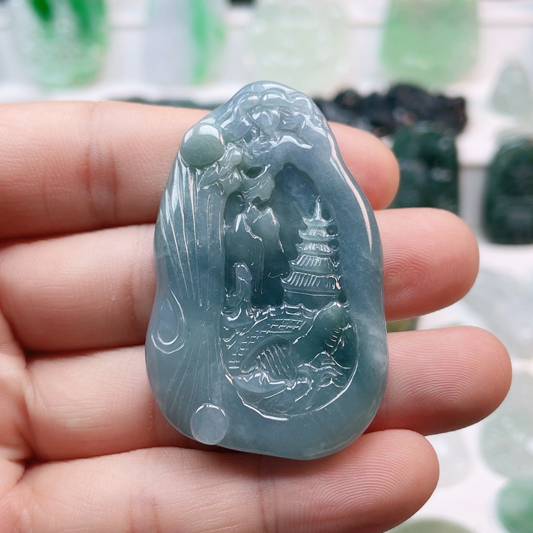 翡翠颈饰未镶嵌山水