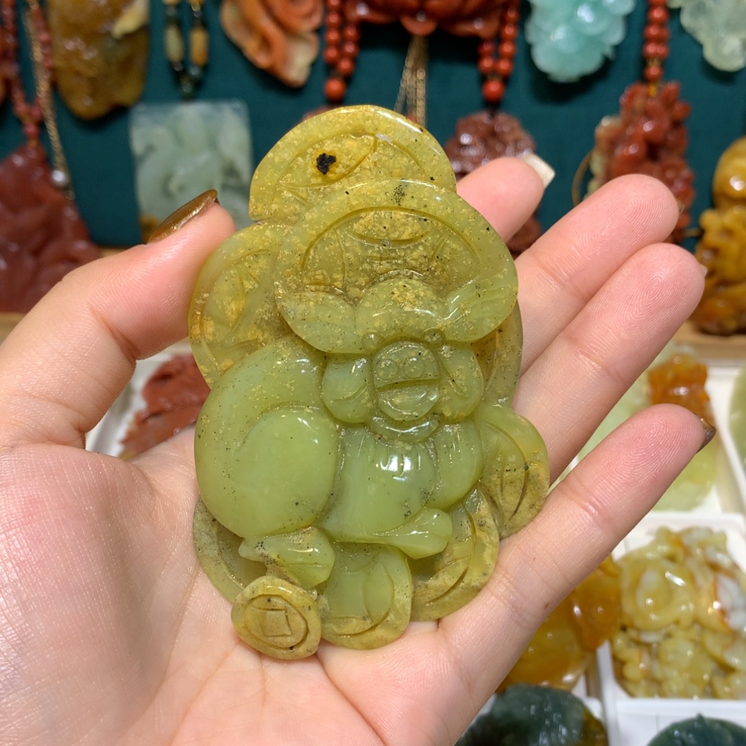 蛇纹石玉未镶嵌颈饰