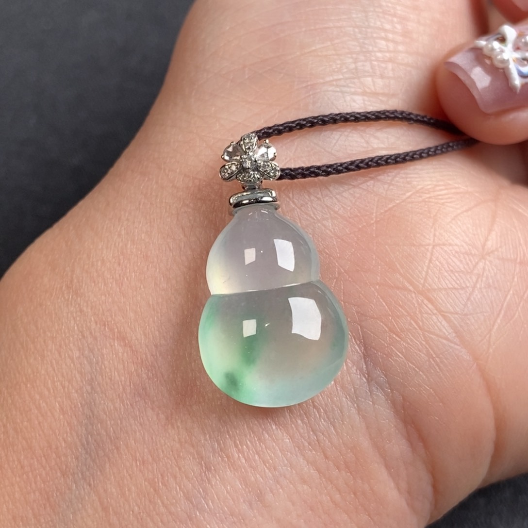 翡翠颈饰18K金镶嵌翡翠葫芦吊坠