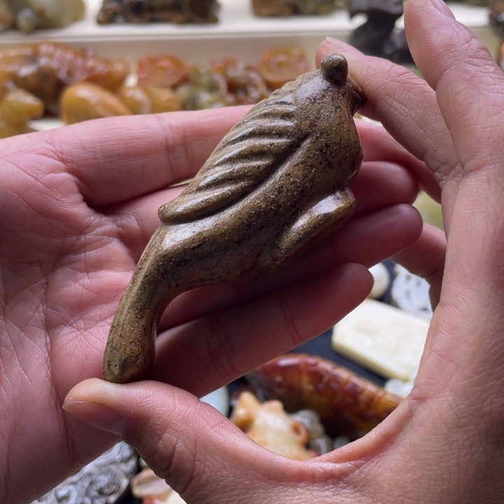 蛇纹石玉颈饰未镶嵌