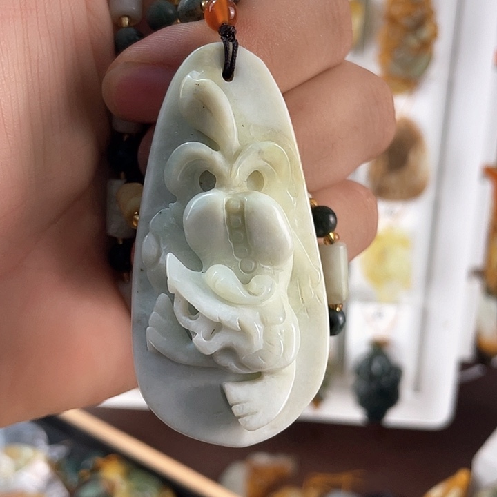 未镶嵌蛇纹石玉颈饰