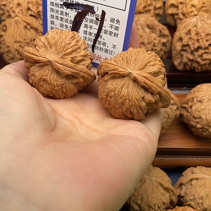 吊坠桃核白狮子头43