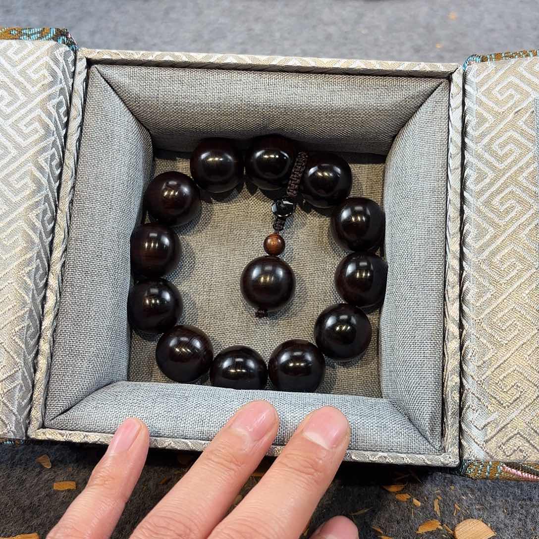 崖柏太行崖柏绿色结油手串五灵脂2.0