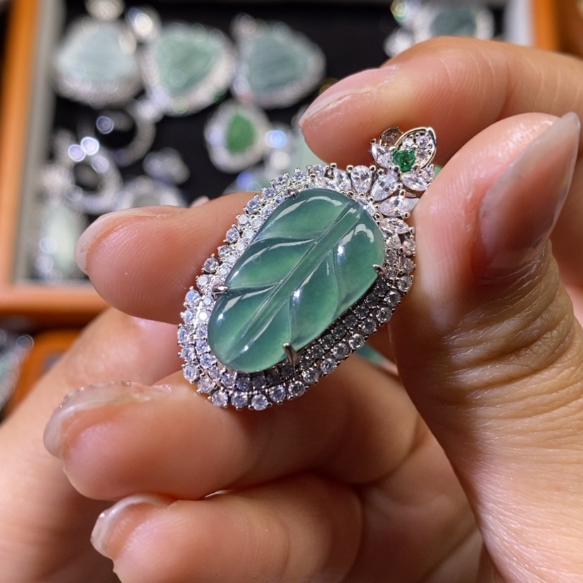 【闪购商品】翡翠颈饰未镶嵌天然