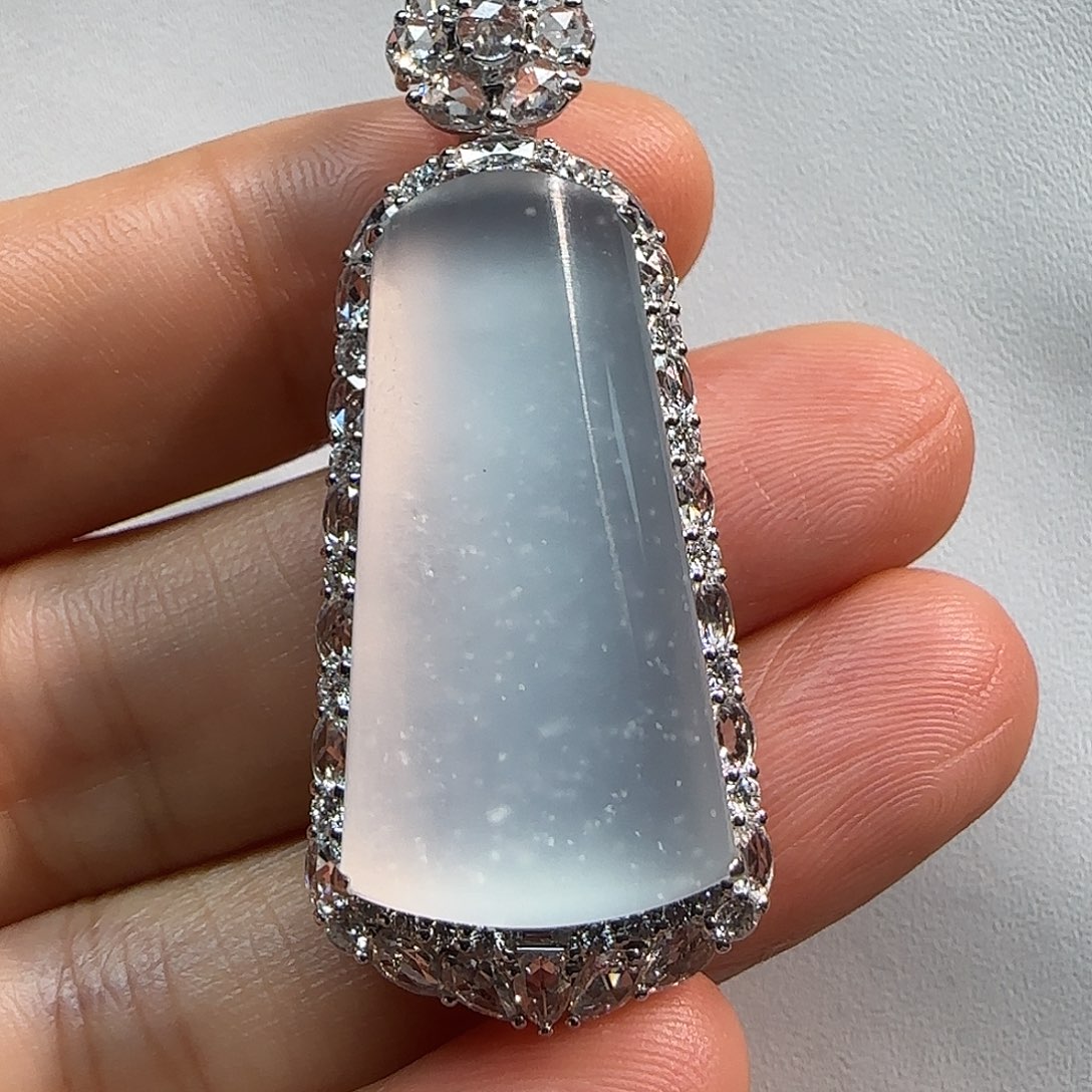 翡翠18K金镶嵌颈饰无事柱