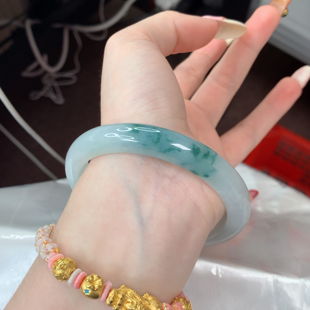 翡翠手镯未镶嵌58白底飘花细糯化底妆～意境感十足