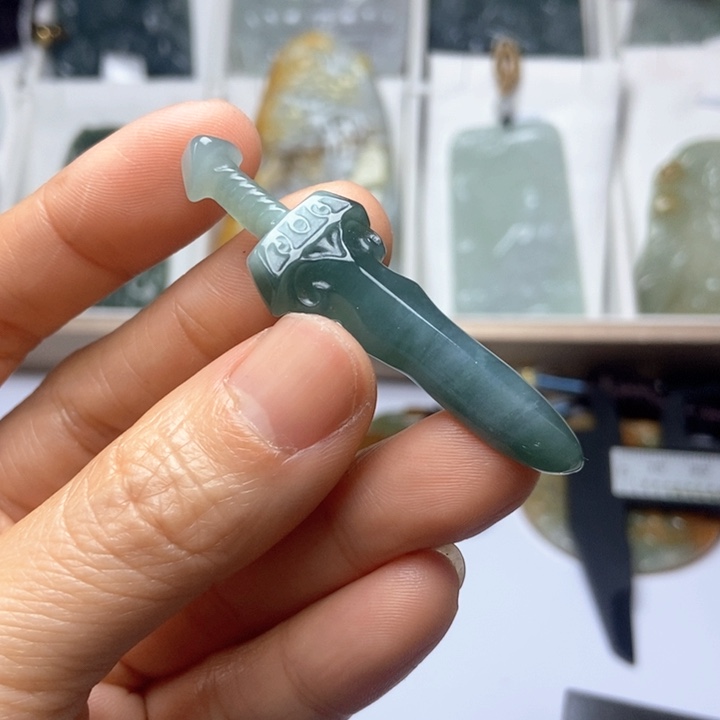 翡翠未镶嵌颈饰翡翠