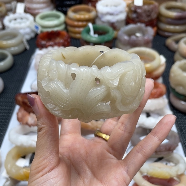 石英质玉手镯未镶嵌