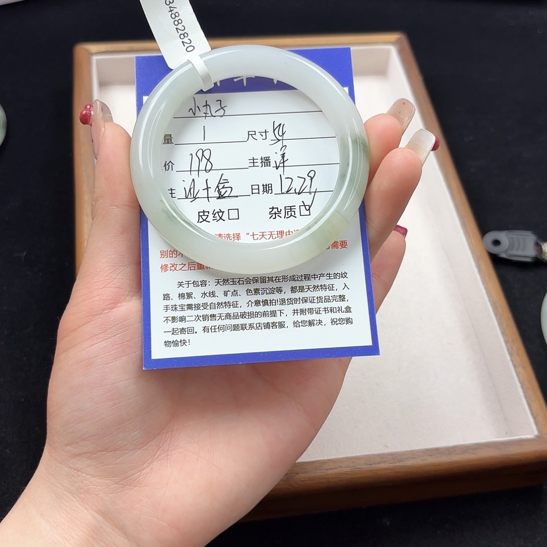 未镶嵌手镯石英质玉?***?
