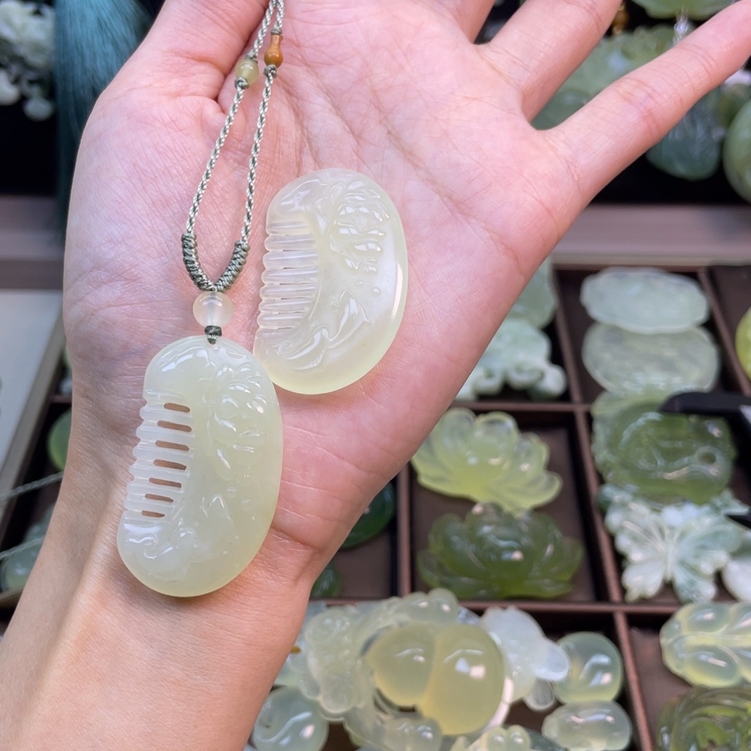 蛇纹石玉未镶嵌颈饰