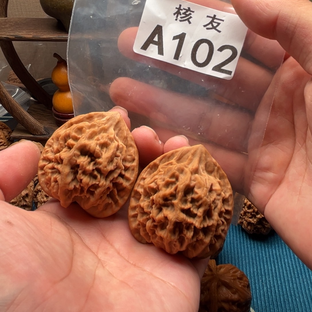 文玩核桃吊坠大龙纹