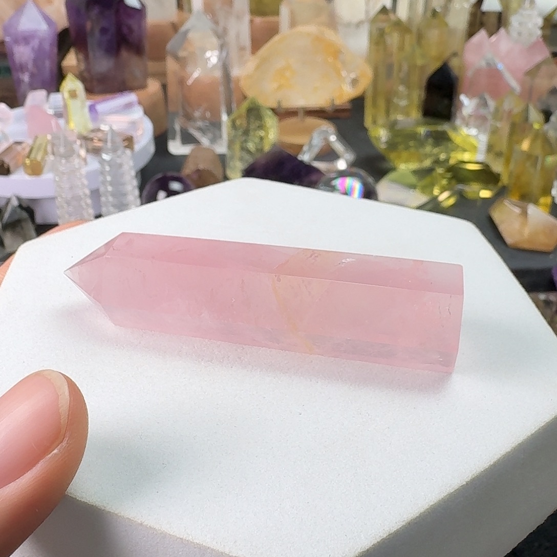 水晶珠宝半成品未镶嵌粉晶