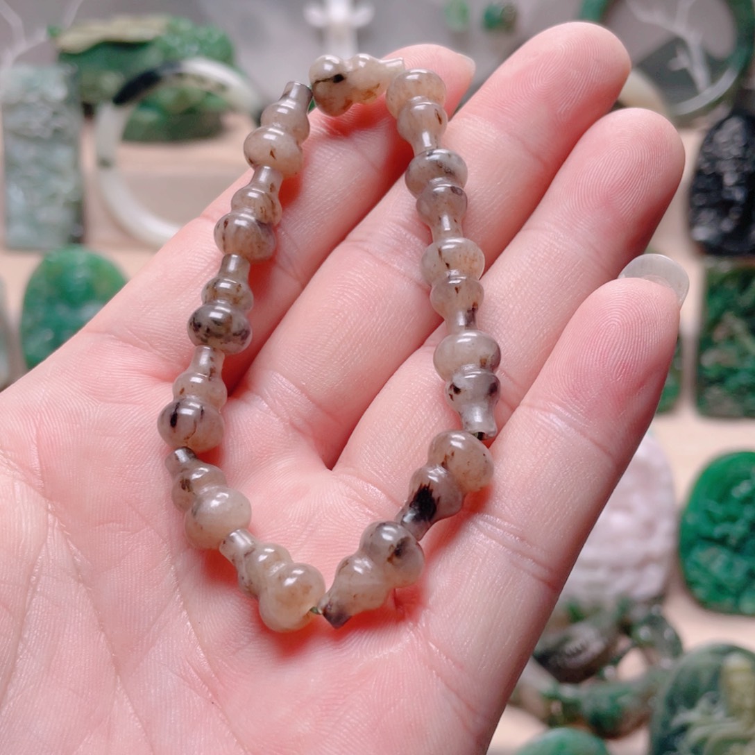 独山玉未镶嵌颈饰